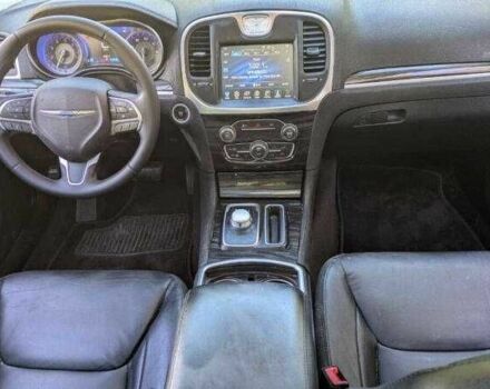 Красный Крайслер 300C, объемом двигателя 3.6 л и пробегом 56 тыс. км за 2000 $, фото 5 на Automoto.ua