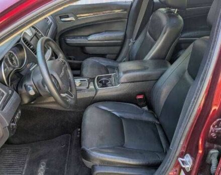 Красный Крайслер 300C, объемом двигателя 3.6 л и пробегом 56 тыс. км за 2000 $, фото 4 на Automoto.ua
