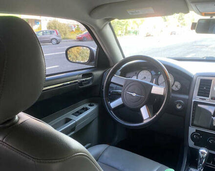 Крайслер 300C, объемом двигателя 3.52 л и пробегом 180 тыс. км за 6500 $, фото 3 на Automoto.ua