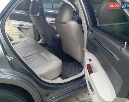 Крайслер 300C, объемом двигателя 3 л и пробегом 339 тыс. км за 7900 $, фото 16 на Automoto.ua