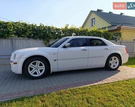 Крайслер 300C, объемом двигателя 2.7 л и пробегом 165 тыс. км за 7000 $, фото 1 на Automoto.ua
