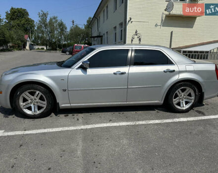 Серый Крайслер 300C, объемом двигателя 0 л и пробегом 173 тыс. км за 8800 $, фото 2 на Automoto.ua