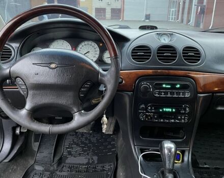 Серый Крайслер 300C, объемом двигателя 2.7 л и пробегом 111 тыс. км за 3500 $, фото 7 на Automoto.ua