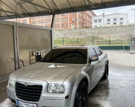 Крайслер 300C 2004 у Кременчуге на Automoto.ua Сірий Крайслер 300C, об'ємом двигуна 3.5 л та пробігом 290 тис. км за 9500 $, фото 8 на Automoto.ua