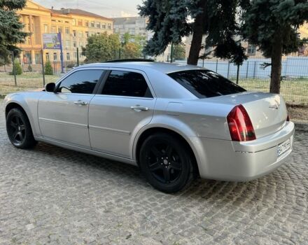 Крайслер 300C 2004 у Кременчуге на Automoto.ua Сірий Крайслер 300C, об'ємом двигуна 3.5 л та пробігом 290 тис. км за 9500 $, фото 4 на Automoto.ua