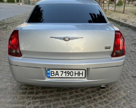 Крайслер 300C 2004 у Кременчуге на Automoto.ua Сірий Крайслер 300C, об'ємом двигуна 3.5 л та пробігом 290 тис. км за 9500 $, фото 3 на Automoto.ua