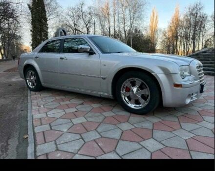 Серый Крайслер 300C, объемом двигателя 3.5 л и пробегом 300 тыс. км за 8588 $, фото 15 на Automoto.ua