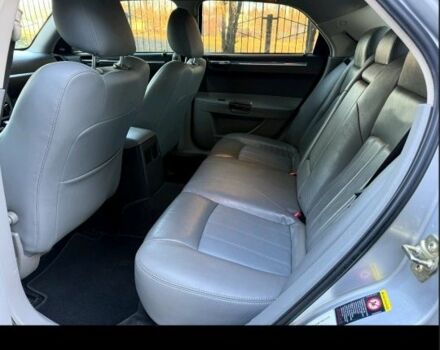 Серый Крайслер 300C, объемом двигателя 3.5 л и пробегом 300 тыс. км за 8588 $, фото 8 на Automoto.ua