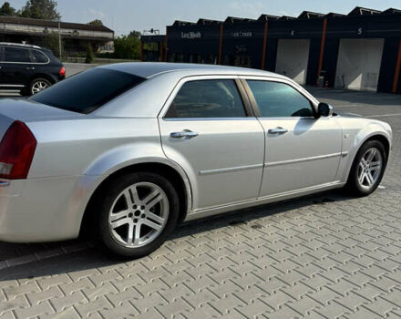 Сірий Крайслер 300C, об'ємом двигуна 2.74 л та пробігом 300 тис. км за 6100 $, фото 4 на Automoto.ua