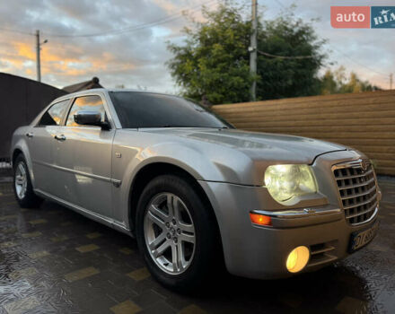 Серый Крайслер 300C, объемом двигателя 2.74 л и пробегом 398 тыс. км за 4950 $, фото 1 на Automoto.ua