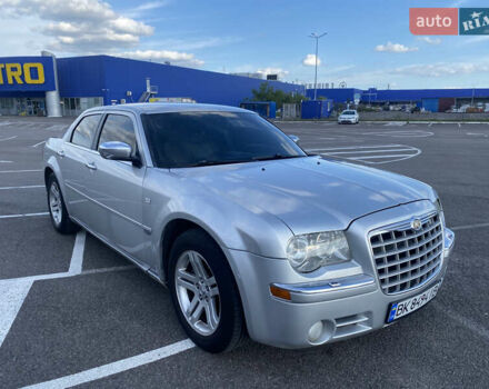 Серый Крайслер 300C, объемом двигателя 2.74 л и пробегом 400 тыс. км за 6100 $, фото 4 на Automoto.ua