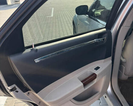Сірий Крайслер 300C, об'ємом двигуна 2.74 л та пробігом 300 тис. км за 6400 $, фото 14 на Automoto.ua