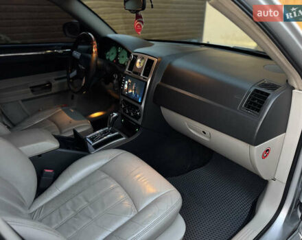 Серый Крайслер 300C, объемом двигателя 2.74 л и пробегом 398 тыс. км за 4950 $, фото 42 на Automoto.ua