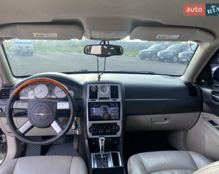 Серый Крайслер 300C, объемом двигателя 2.74 л и пробегом 400 тыс. км за 6100 $, фото 8 на Automoto.ua