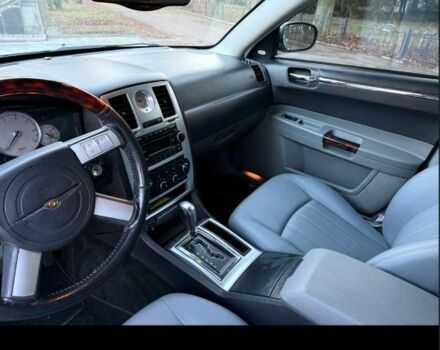Серый Крайслер 300C, объемом двигателя 3.5 л и пробегом 300 тыс. км за 8588 $, фото 23 на Automoto.ua
