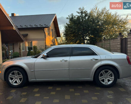 Серый Крайслер 300C, объемом двигателя 2.74 л и пробегом 398 тыс. км за 4950 $, фото 4 на Automoto.ua