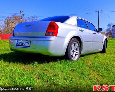 Серый Крайслер 300C, объемом двигателя 2.7 л и пробегом 300 тыс. км за 4999 $, фото 3 на Automoto.ua