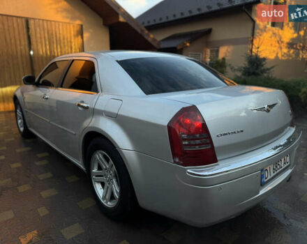Серый Крайслер 300C, объемом двигателя 2.74 л и пробегом 398 тыс. км за 4950 $, фото 6 на Automoto.ua