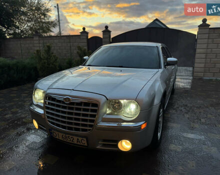 Серый Крайслер 300C, объемом двигателя 2.74 л и пробегом 398 тыс. км за 4950 $, фото 16 на Automoto.ua