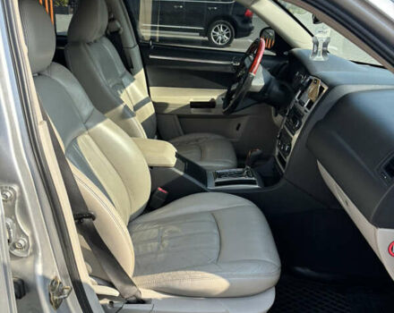 Сірий Крайслер 300C, об'ємом двигуна 2.74 л та пробігом 300 тис. км за 6400 $, фото 13 на Automoto.ua