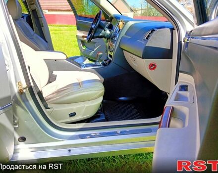 Серый Крайслер 300C, объемом двигателя 2.7 л и пробегом 300 тыс. км за 4999 $, фото 6 на Automoto.ua