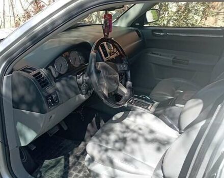 Серый Крайслер 300C, объемом двигателя 2.99 л и пробегом 320 тыс. км за 12000 $, фото 8 на Automoto.ua
