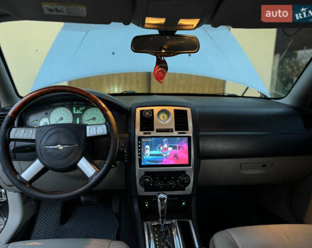 Серый Крайслер 300C, объемом двигателя 2.74 л и пробегом 398 тыс. км за 4950 $, фото 29 на Automoto.ua