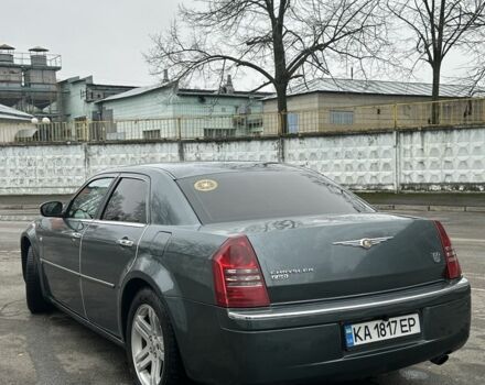 Серый Крайслер 300C, объемом двигателя 3 л и пробегом 336 тыс. км за 9200 $, фото 3 на Automoto.ua