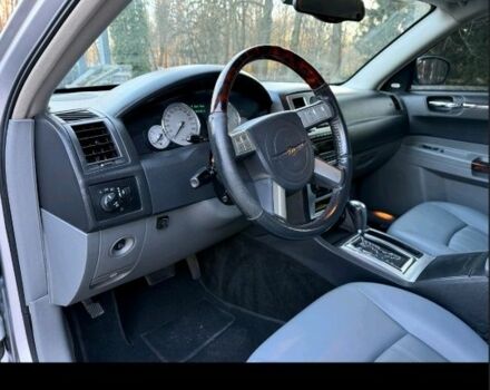 Серый Крайслер 300C, объемом двигателя 3.5 л и пробегом 300 тыс. км за 8588 $, фото 20 на Automoto.ua