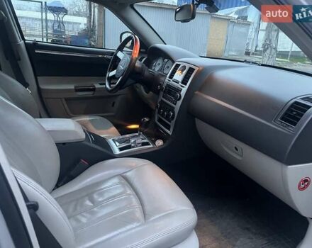 Серый Крайслер 300C, объемом двигателя 2.74 л и пробегом 165 тыс. км за 6500 $, фото 14 на Automoto.ua