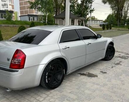 Серый Крайслер 300C, объемом двигателя 2.99 л и пробегом 390 тыс. км за 8700 $, фото 7 на Automoto.ua