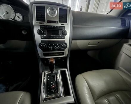 Серый Крайслер 300C, объемом двигателя 2.74 л и пробегом 165 тыс. км за 6500 $, фото 17 на Automoto.ua