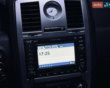 Сірий Крайслер 300C, об'ємом двигуна 3 л та пробігом 280 тис. км за 6000 $, фото 9 на Automoto.ua
