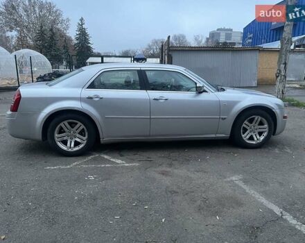 Серый Крайслер 300C, объемом двигателя 2.74 л и пробегом 165 тыс. км за 6500 $, фото 7 на Automoto.ua