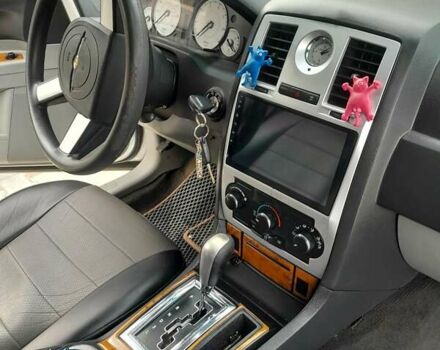 Серый Крайслер 300C, объемом двигателя 2.74 л и пробегом 139 тыс. км за 4900 $, фото 4 на Automoto.ua