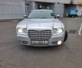 Серый Крайслер 300C, объемом двигателя 2.7 л и пробегом 219 тыс. км за 6500 $, фото 1 на Automoto.ua