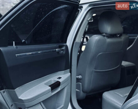 Сірий Крайслер 300C, об'ємом двигуна 3 л та пробігом 280 тис. км за 6000 $, фото 18 на Automoto.ua