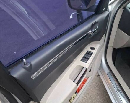 Серый Крайслер 300C, объемом двигателя 2.7 л и пробегом 219 тыс. км за 6500 $, фото 15 на Automoto.ua