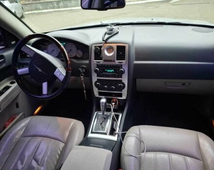 Серый Крайслер 300C, объемом двигателя 2.7 л и пробегом 219 тыс. км за 6500 $, фото 11 на Automoto.ua