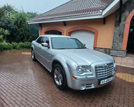 Серый Крайслер 300C, объемом двигателя 2.7 л и пробегом 219 тыс. км за 6000 $, фото 2 на Automoto.ua