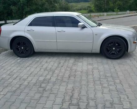 Серый Крайслер 300C, объемом двигателя 2.74 л и пробегом 139 тыс. км за 4900 $, фото 1 на Automoto.ua