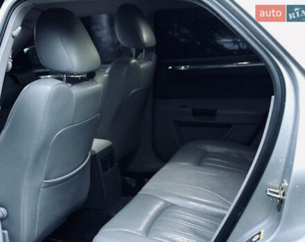 Сірий Крайслер 300C, об'ємом двигуна 3 л та пробігом 280 тис. км за 6000 $, фото 17 на Automoto.ua