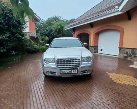Серый Крайслер 300C, объемом двигателя 2.7 л и пробегом 219 тыс. км за 6000 $, фото 3 на Automoto.ua