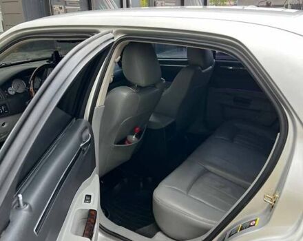 Серый Крайслер 300C, объемом двигателя 2.99 л и пробегом 390 тыс. км за 8700 $, фото 13 на Automoto.ua