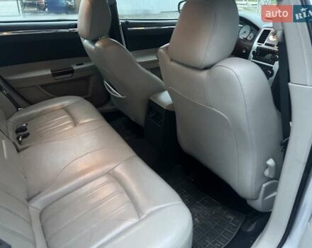 Серый Крайслер 300C, объемом двигателя 2.74 л и пробегом 165 тыс. км за 6500 $, фото 10 на Automoto.ua