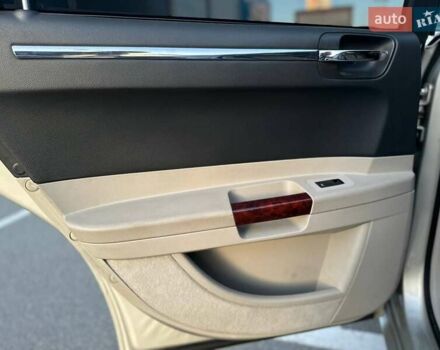 Серый Крайслер 300C, объемом двигателя 2.99 л и пробегом 216 тыс. км за 8900 $, фото 20 на Automoto.ua