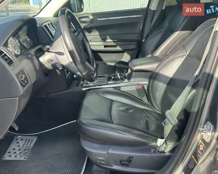 Серый Крайслер 300C, объемом двигателя 2.99 л и пробегом 211 тыс. км за 9400 $, фото 7 на Automoto.ua