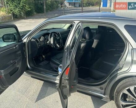 Серый Крайслер 300C, объемом двигателя 2.99 л и пробегом 211 тыс. км за 9400 $, фото 5 на Automoto.ua