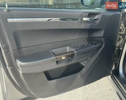 Серый Крайслер 300C, объемом двигателя 2.99 л и пробегом 211 тыс. км за 9400 $, фото 12 на Automoto.ua