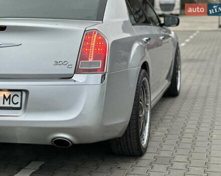 Серый Крайслер 300C, объемом двигателя 5.65 л и пробегом 161 тыс. км за 14800 $, фото 14 на Automoto.ua